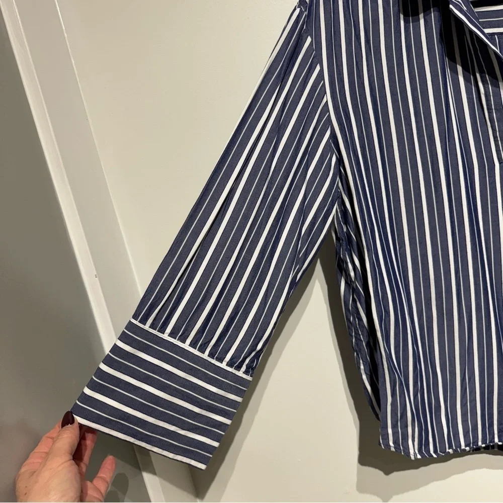 H&M Blue and White Striped Blouse. Size Medium - Picture 4 of 9